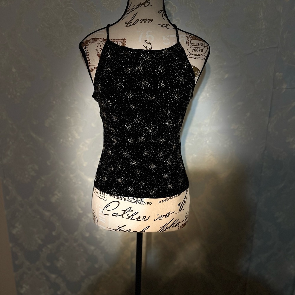 Beautiful golden & black top
Never worn but has no tags
Spaghetti Straps